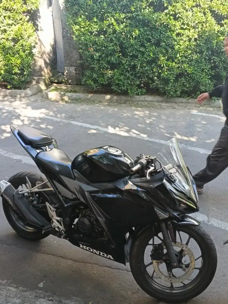 Honda CBR 150R 2016