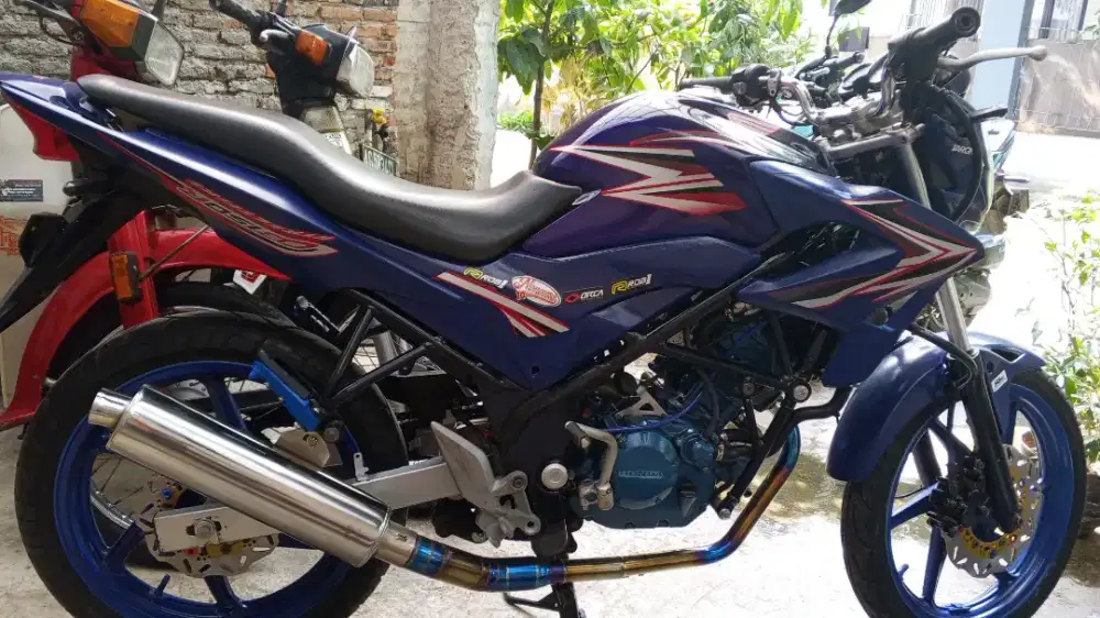 CB150R old tahun 2015 ss lengkap faktur foto copy KTP pemilik pertama