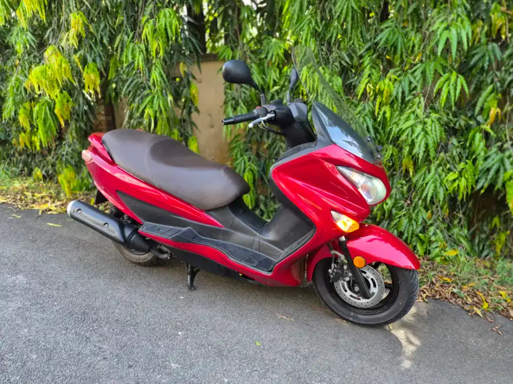 Suzuki Burgman 200 CBU 2014 build up antik jarang ada tk xmax kymco