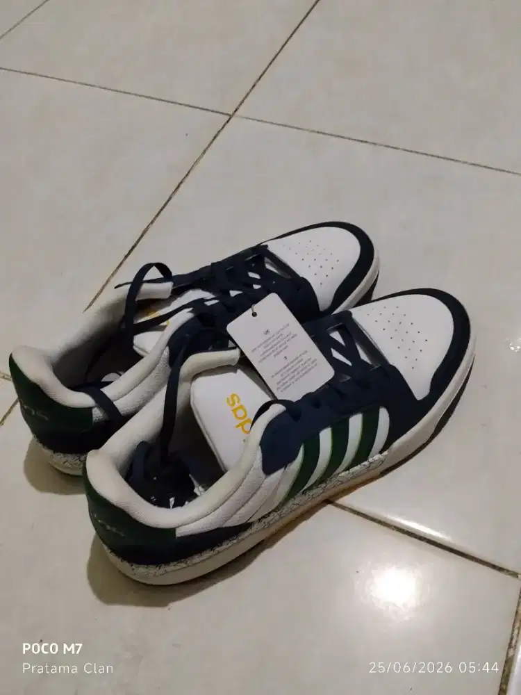 Sepatu Adidas Basket Ball Pria Strip Hijau