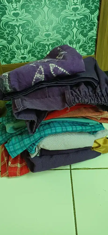 Baju sekolah TK FREE