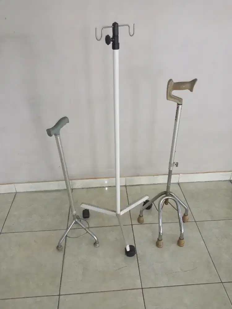 Tongkat bantu jalan 2 tiang infus 1 TTL 3brg Rp.100k