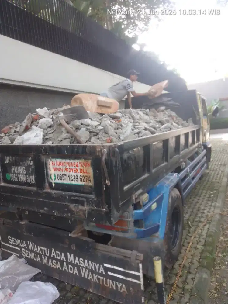 Jasa buang puing dan buang tanah galian