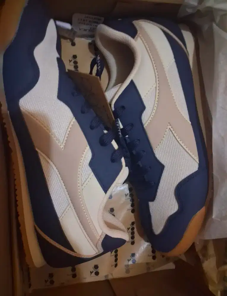 Sepatu diadora new size 40 .lok ciledug