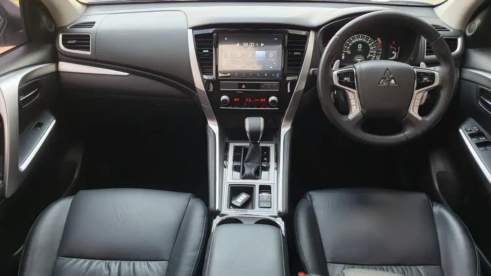 Km 26rb mitsubishi pajero sport dakar 2023 pakai 2024 putih sunroof