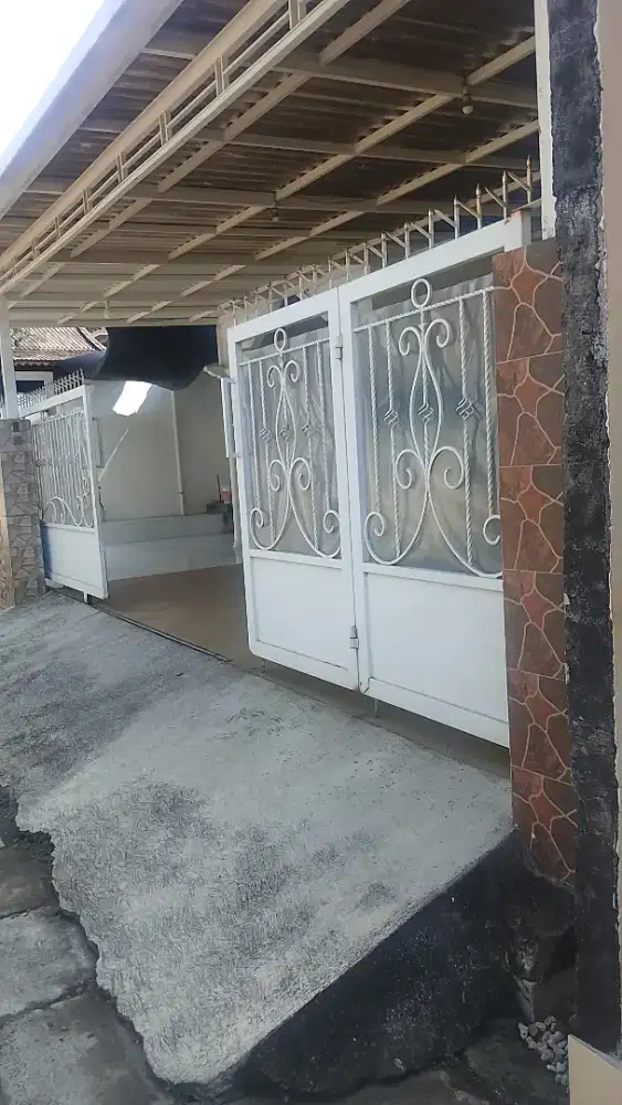 Tempat Kost Masih Tersedia 10 Kamar Tidur Kost Untuk Wanita.