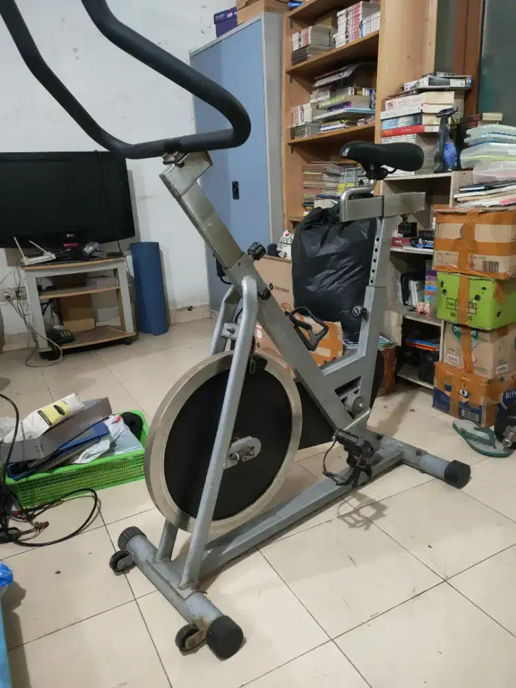 Judul: Sepeda Statis / Spinning Bike Heavy Duty - Kondisi Bagus