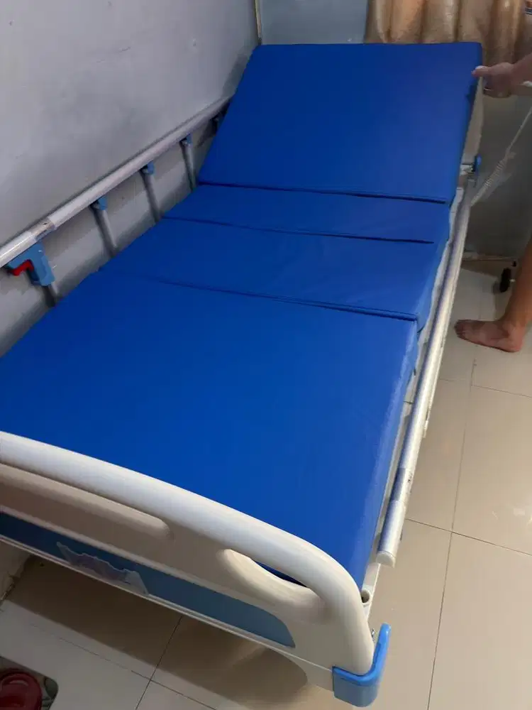 Hospital bed electric