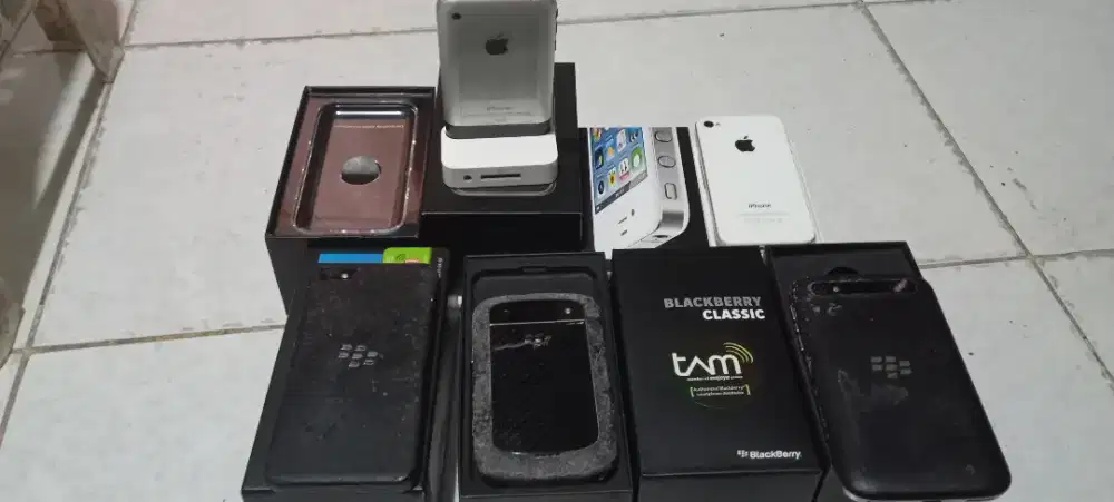 Jual blak bery dan iPhone borongan hp mulus ada dus tanpa carger