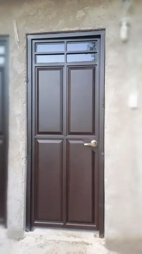 Pintu baja aluminium