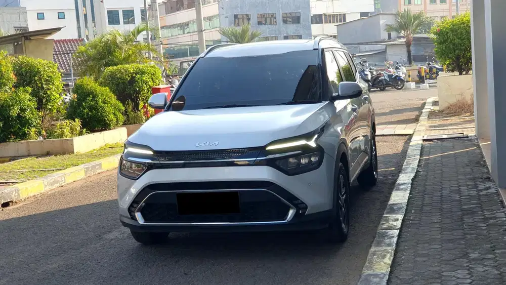 Km34rb kia carens premiere 7 seater 2023 sunroof silver