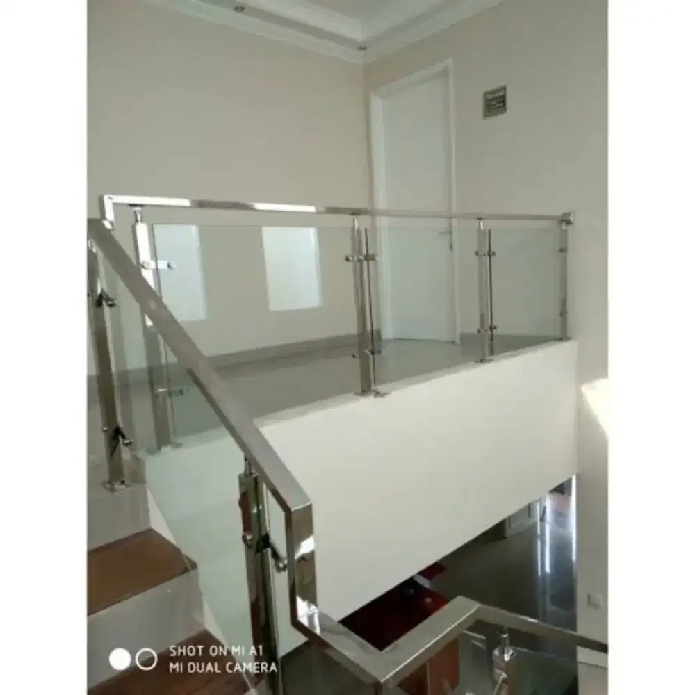 Pagar balkon stainless kaca