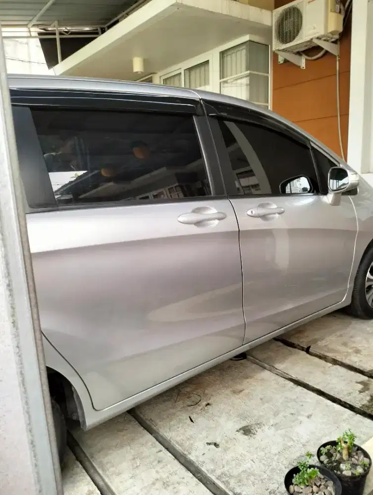 Lapak pemasangan kaca film mobil