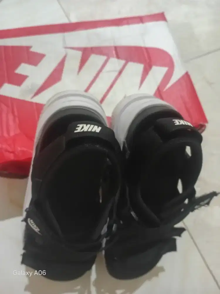 Sendal nike perempuan
