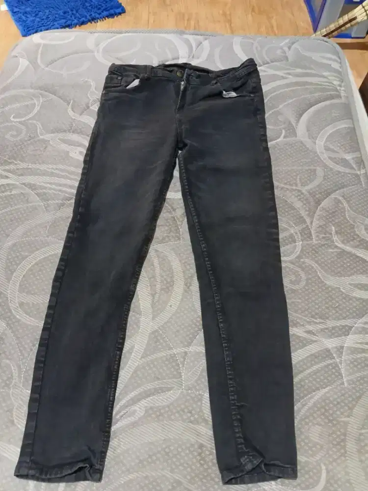 DIJUAL CELANA JEANS HITAM SIZE 38 SLIMFIT