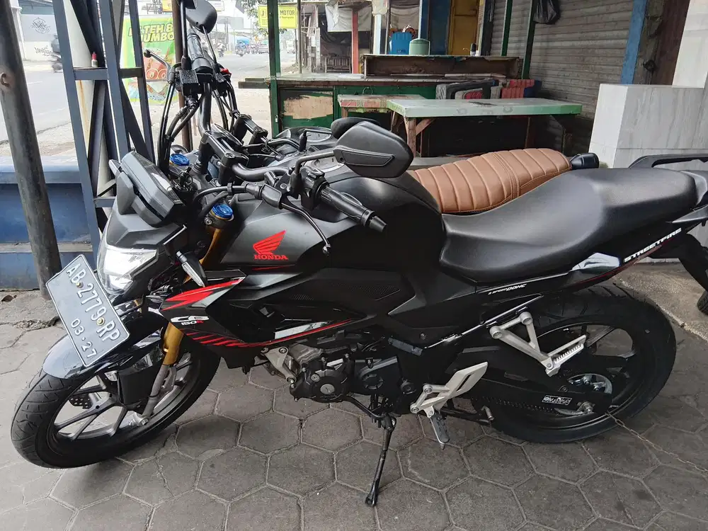 Cb150r facelif v4 hitam 2022 tunai kredit dp1jt gbm