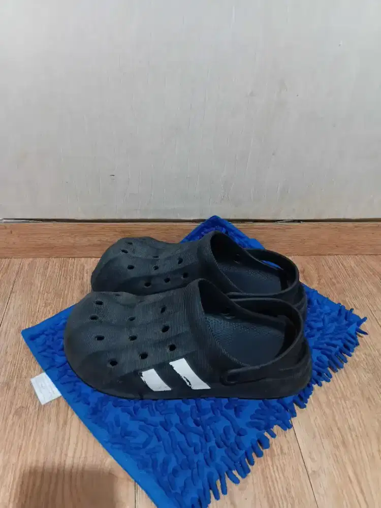 DIJUAL SENDAL SIZE 45 PRIA BAGUS