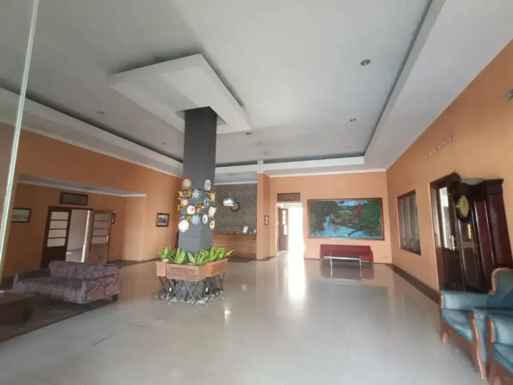 Hotel Tanahnya luas di jalan kolonel Sugiyono dekat Prawirotaman Yogya