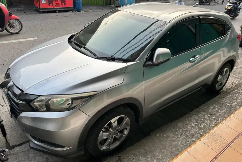 Mobil honda HRV silver 2018