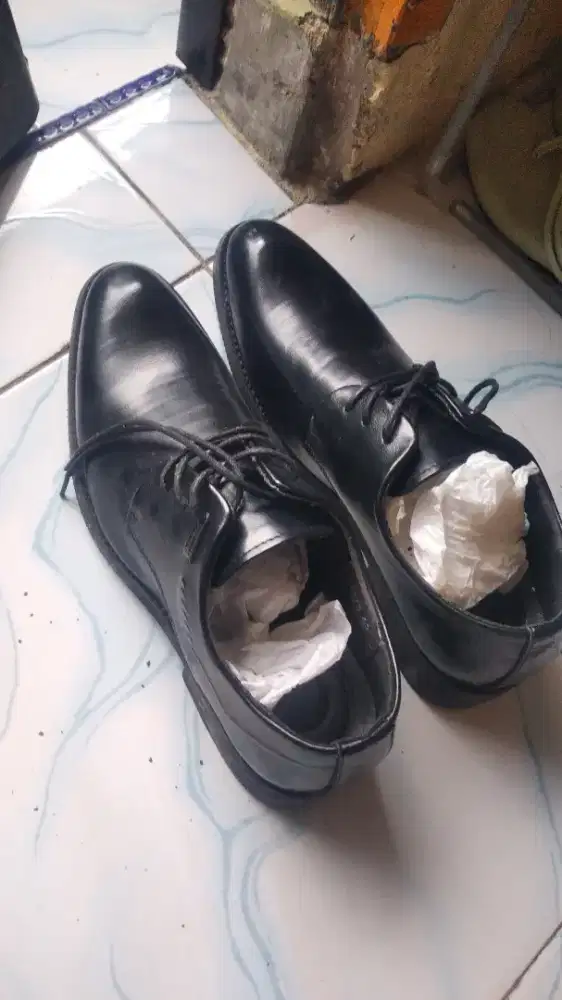 Sepatu Satpam 43 kecil