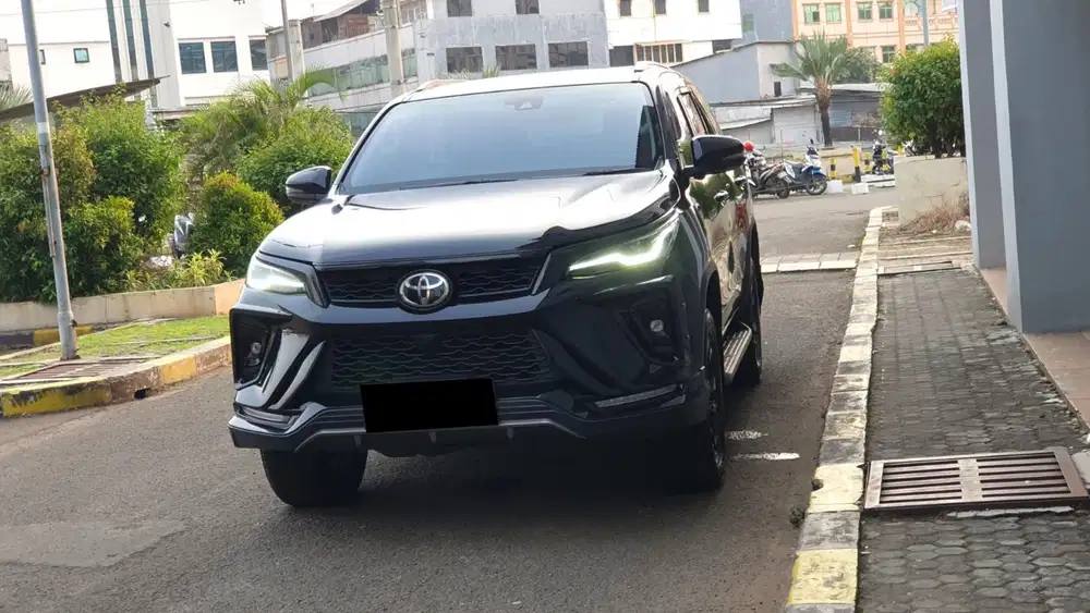 Km23rb toyota fortuner vrz gr sport tss 2024 hitam diesel