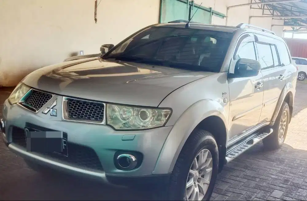 MITSUBISHI PAJERO 2011