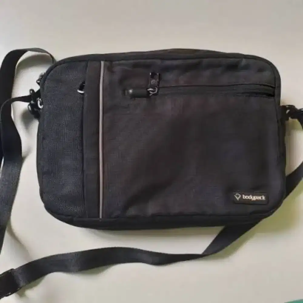 Tas slempang bodypack digitize