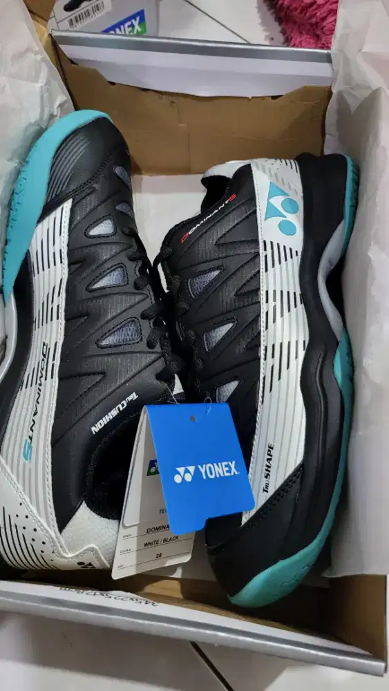 Sepatu badminthon ukuran 44 Yonex original baru gress
