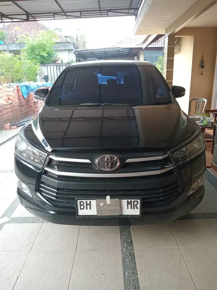 Toyota Innova Reborn tahun 2017 warna hitam metalik