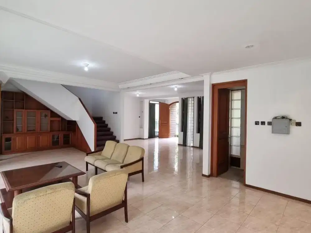 Dijual Rumah Nyaman Terawat Siap Huni Lokasi di Kawasan Setra Duta Bandung