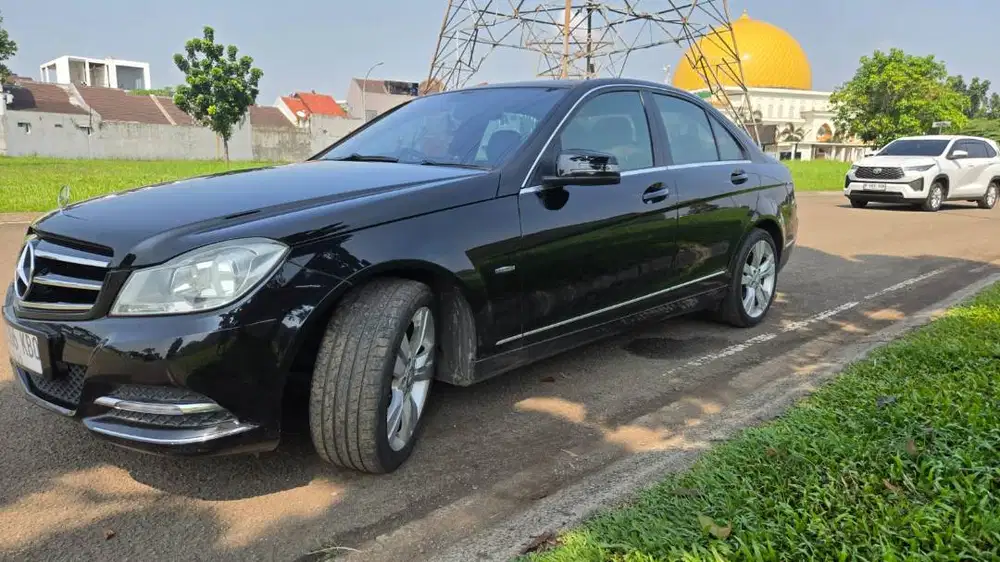 Mercedes-Benz C180 CGI produksi 2011 pemakaian 2012