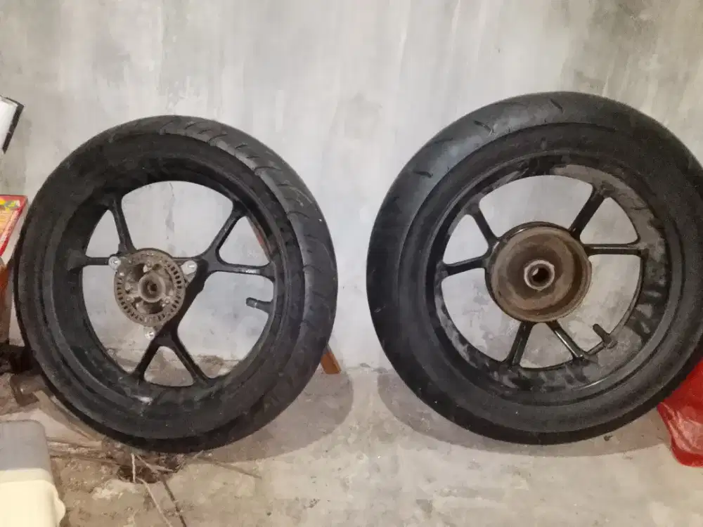 Butuh uang kondisi seken seperti baru