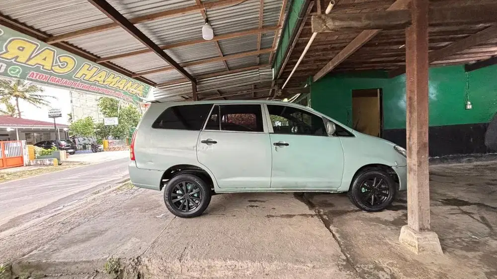 Kijang Innova  2009