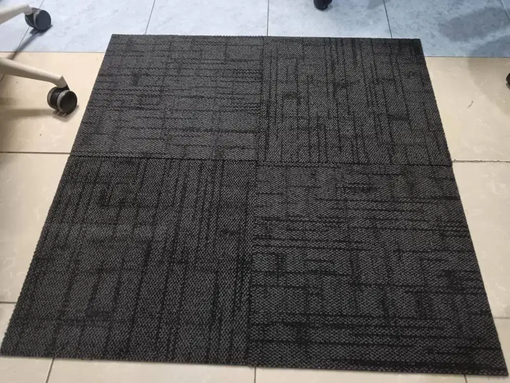 Karpet Tile HItam 50cm x50cm