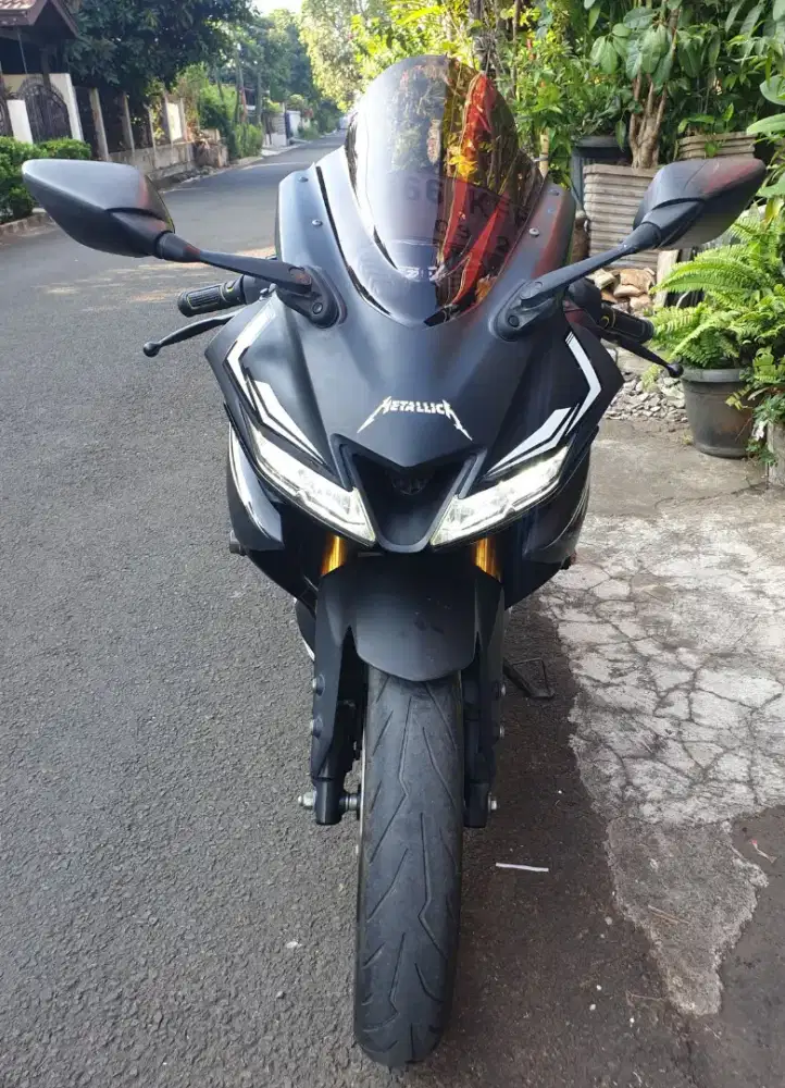 YAMAHA R15 sport