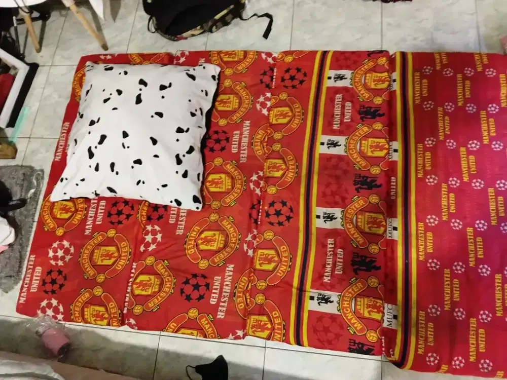 Kasur lipat dan bantal gede
