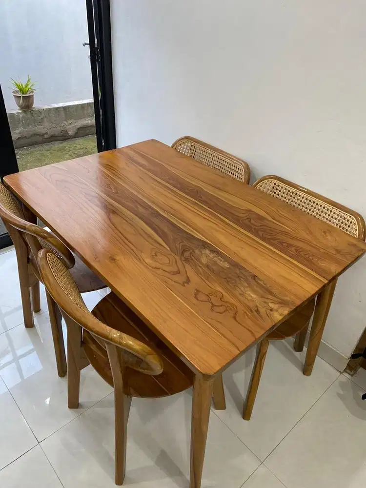 Meja makan kayu jati