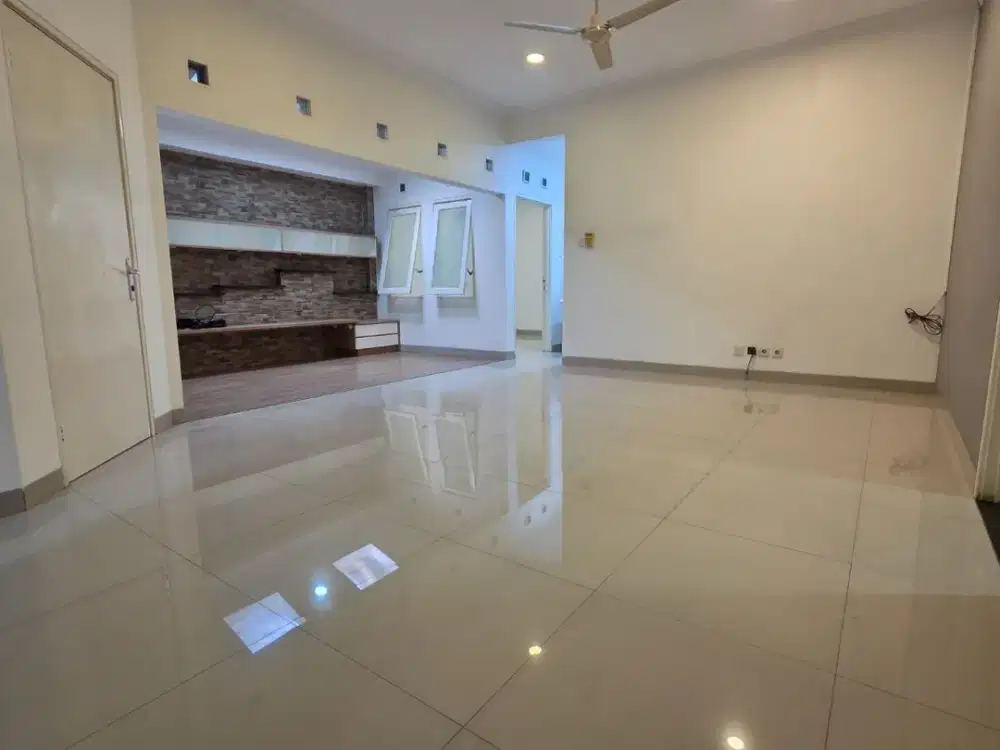 Dijual Rumah Nyaman Terawat Siap Huni Minimalis Lokasi di Singgasana Pradana Bandung