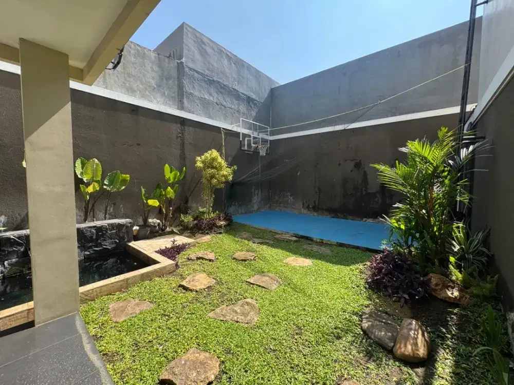 Rumah Darmo Permai Selatan dimensi 10x28 meter ada 5+1 kamar dekat Madam Chang,akses bisa lewat HR muhammad