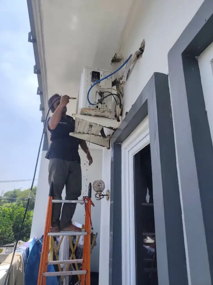 SERVICE AC BONGKAR PASANG AC