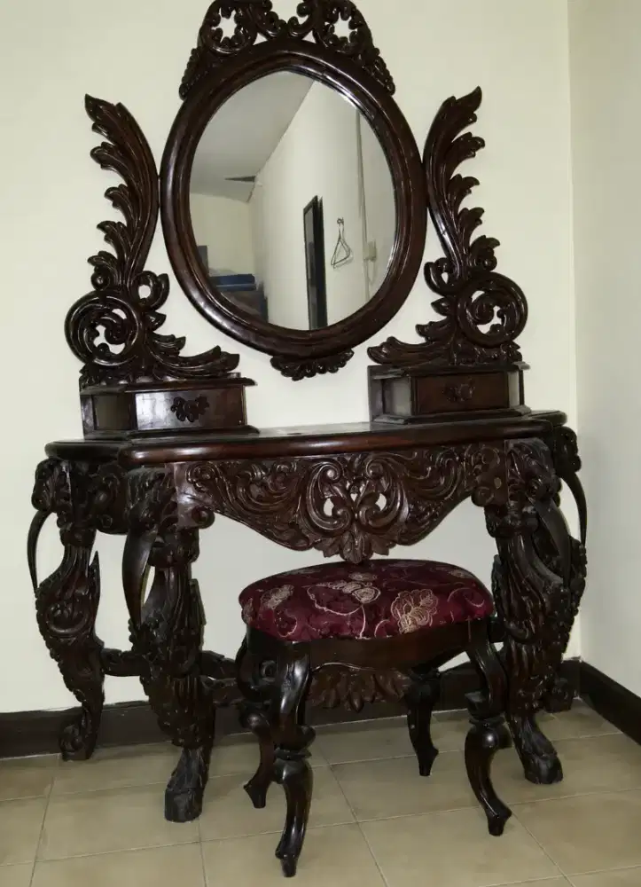 Meja rias jati lawas