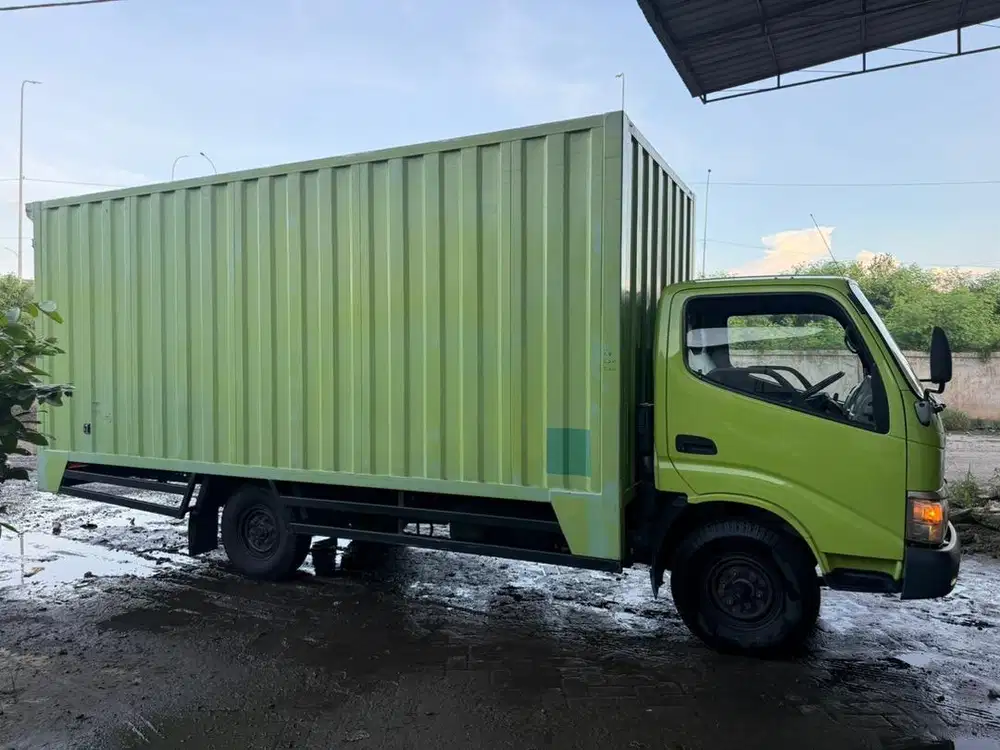 HINO DUTRO 110 SDL Box Besi Besar