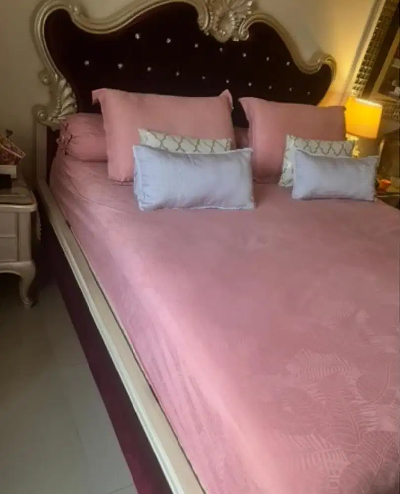 Tempat tidur Mewah Antik King Size