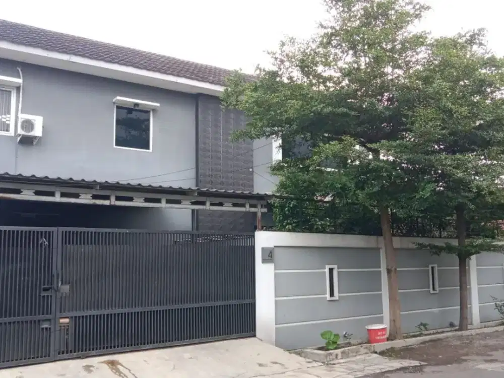 Dijual Rumah 2 Lantai dengan Kolam Renang Siap Huni Lokasi di Batununggal Bandung