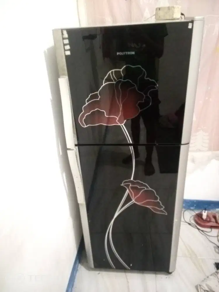 Kulkas Polytron 2 pintu jual cepet aja