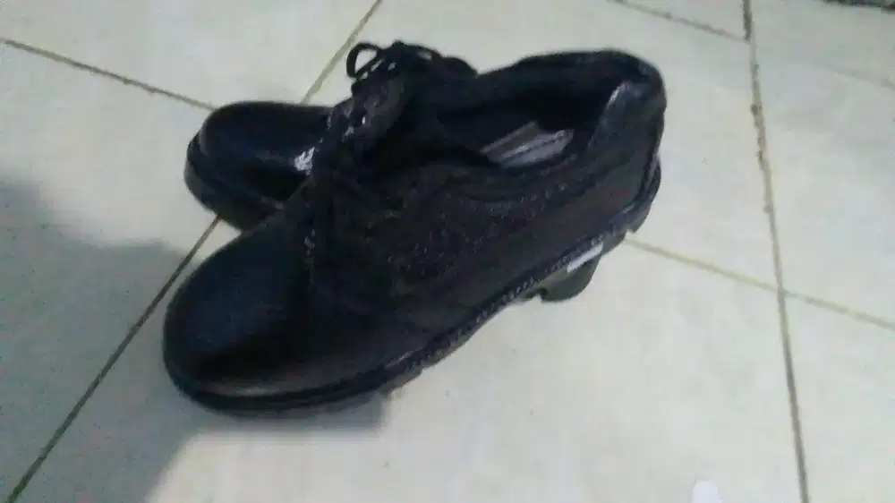 Sepatu septy (cleaning servis)