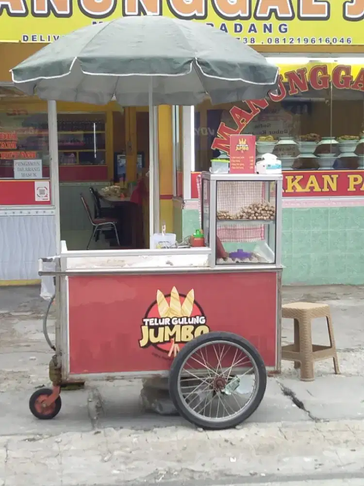 Jaga dagangan Sempol ayam dikantin