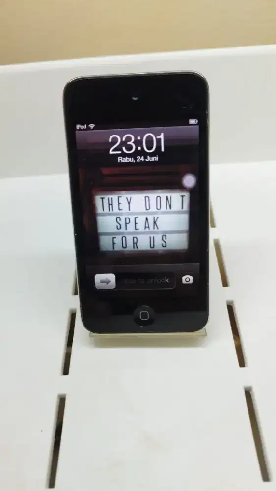IPOD Touch 4 Gen 32GB Black (Mint Condition)
