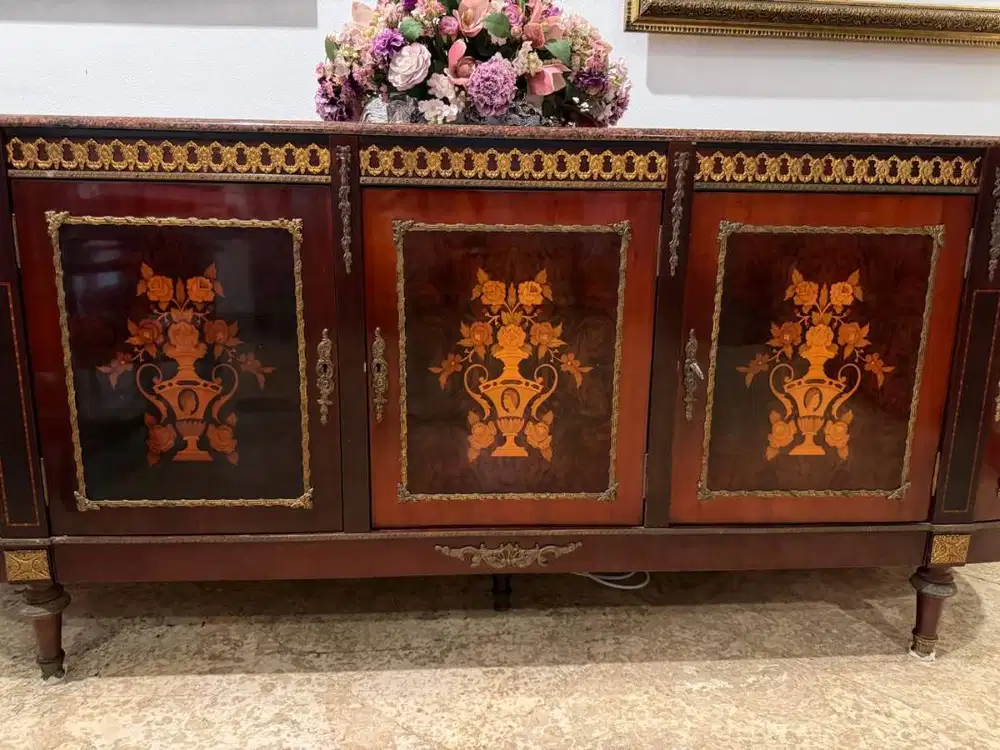 Credenza Mewah Klasik Eropa Top Marmer Motif Floral
