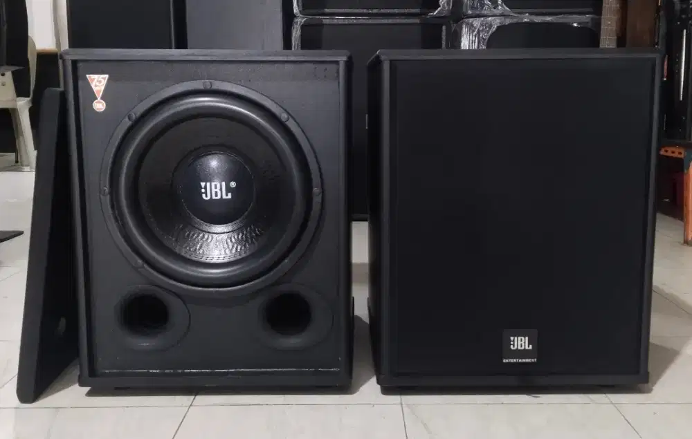 2 Unit Subwoofer aktif Jbl 12 Inchi